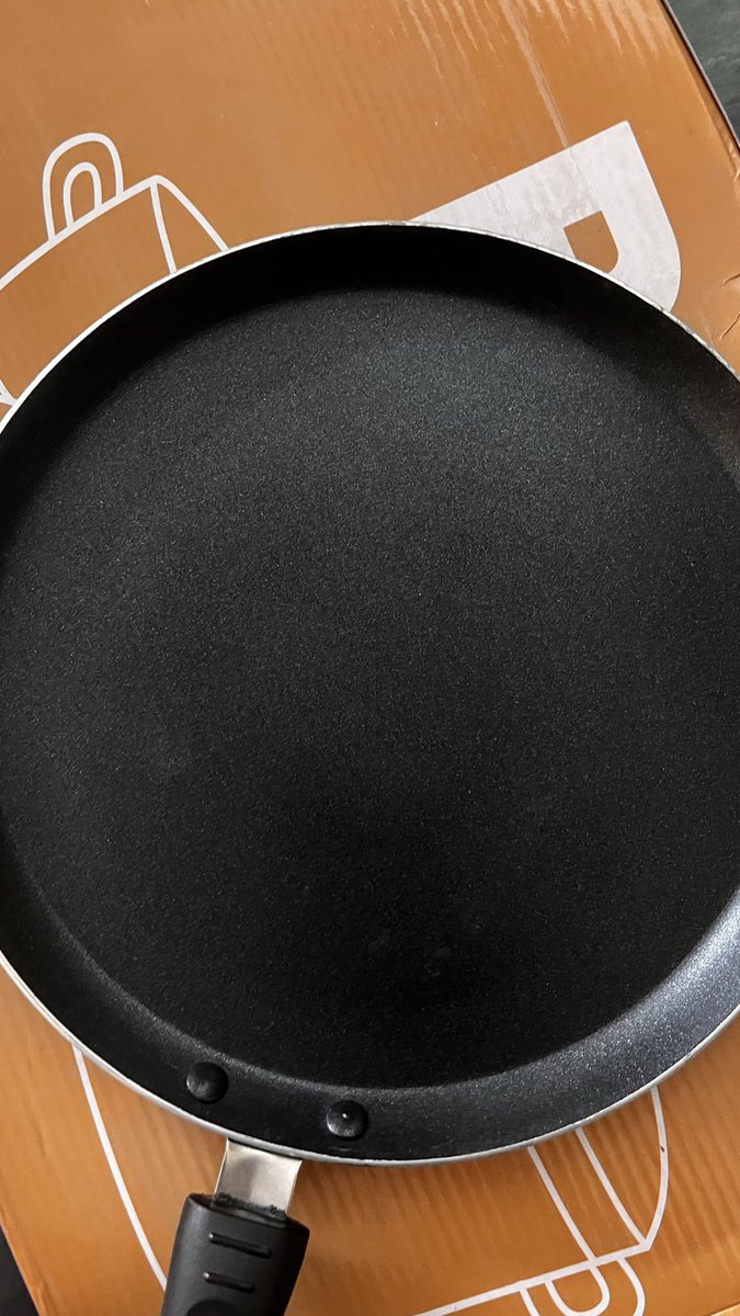 Ashisssshhhh24's tweet photo. Order a BAY 6 Brand Tawa from @ZeptoNow.
In the description, it's mentioned that it has an induction compitable bottom, but it's actually not and not working on induction. I reached out help centre, there's no one available to support but just automated response to send an email. https://t.co/seFk2TGvfb