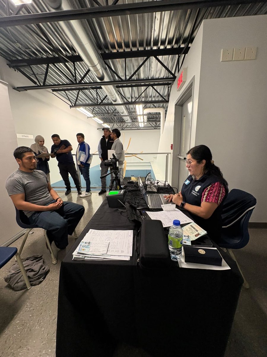 consgtmontreal's tweet photo. Realizamos Jornada extraordinaria de documentación y certificaciones de Competencias por parte del Mineduc en la Ciudad de Coaticook. 
Acercamos los servicios a nuestros connacionales. https://t.co/idp7i4V0Di