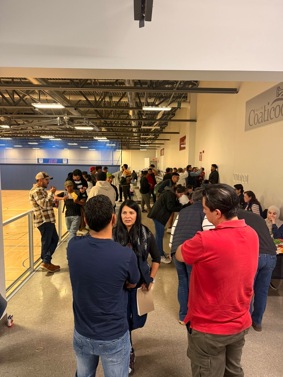 consgtmontreal's tweet photo. Realizamos Jornada extraordinaria de documentación y certificaciones de Competencias por parte del Mineduc en la Ciudad de Coaticook. 
Acercamos los servicios a nuestros connacionales. https://t.co/idp7i4V0Di