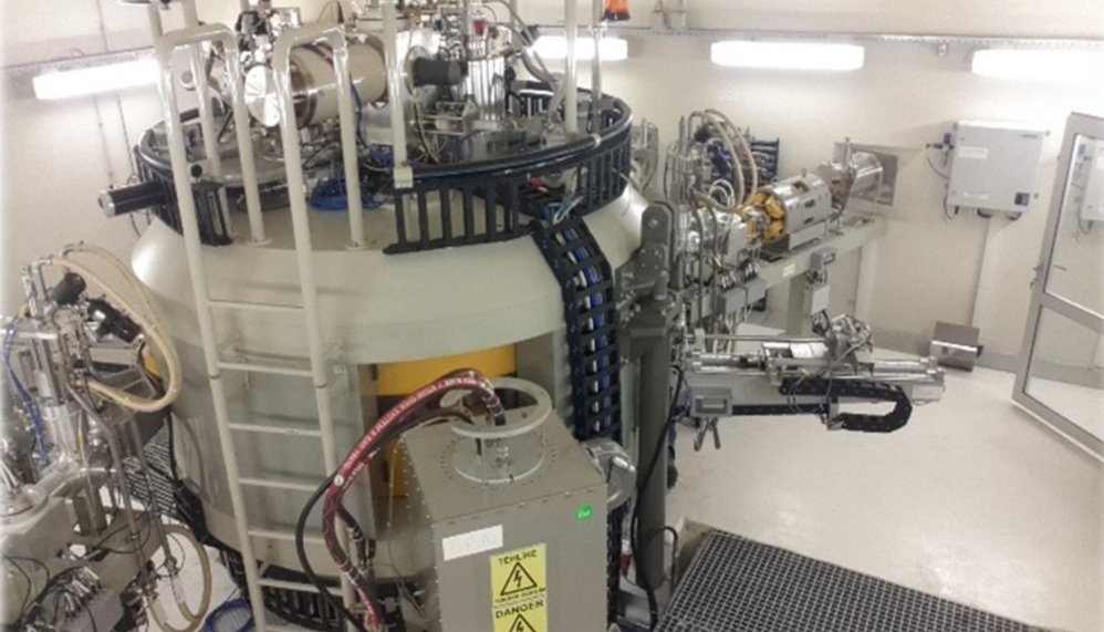 ogzhn_uyg's tweet photo. Türkiye ilk kez nükleerden elektrik üretmeye başlıyor!

🔹Modüler Reaktör Kanunu taslağı hazır.

🔹TENMAK'ın Çekmece Yerleşkesi'ndeki TR-2 Araştırma Reaktörü için lisanslama çalışmaları tamamlandı, Nükleer Düzenleme Kurulu izin verdi.

🔹Reaktör, malzeme teknolojileri, nükleer tıp ve izotop üretimi alanlarında araştırma yürütecek. 

🔹Akkuyu Nükleer Güç Santrali birkaç ay içinde devreye alınacak. 
@aBayraktar1 @TCEnerji @TENMAK_