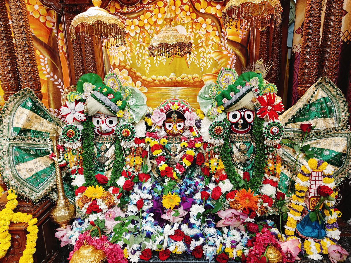 ISKCON_Dwarka's tweet photo. श्री रुक्मिणी द्वारकाधीश -4th October 2026
हरे कृष्ण हरे कृष्ण
कृष्ण कृष्ण हरे हरे ।
हरे राम हरे राम
राम राम हरे हरे ||

#Harekrishna #IskconDwarka #LordKrishna #Dailydarsan #RukminiDwarkadhish https://t.co/F2HCNtjLiu