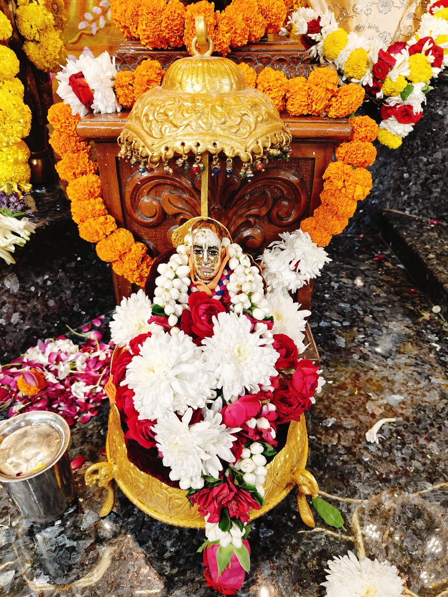 ISKCON_Dwarka's tweet photo. श्री रुक्मिणी द्वारकाधीश -4th October 2026
हरे कृष्ण हरे कृष्ण
कृष्ण कृष्ण हरे हरे ।
हरे राम हरे राम
राम राम हरे हरे ||

#Harekrishna #IskconDwarka #LordKrishna #Dailydarsan #RukminiDwarkadhish https://t.co/F2HCNtjLiu