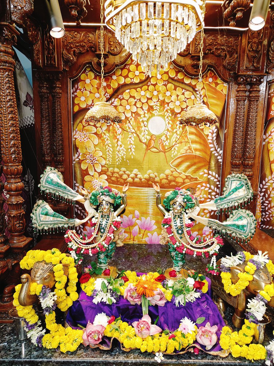 ISKCON_Dwarka's tweet photo. श्री रुक्मिणी द्वारकाधीश -4th October 2026
हरे कृष्ण हरे कृष्ण
कृष्ण कृष्ण हरे हरे ।
हरे राम हरे राम
राम राम हरे हरे ||

#Harekrishna #IskconDwarka #LordKrishna #Dailydarsan #RukminiDwarkadhish https://t.co/F2HCNtjLiu