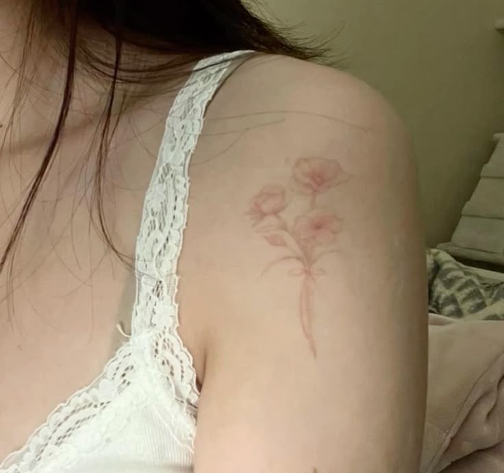 vssyssv's tweet photo. -how pinterest sees me 🙈

idol 
tattoo
aesthetic vibes 
outfit https://t.co/tDhtZofr4w