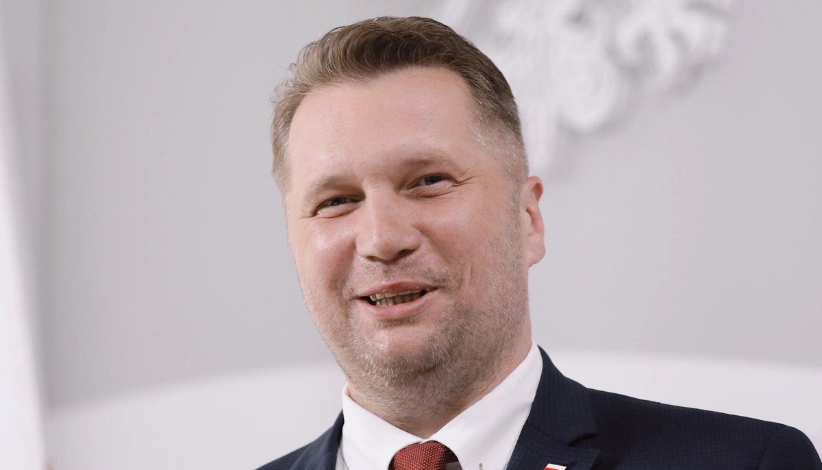 TweetyBoga's tweet photo. Módlcie się również o Przemysława Czarnka, kandydata Pis-u na premiera. Który za rządów Mateusza Morawieckiego, kiedy była straszna drożyzna, kazał Polakom po prostu "mniej jeść ". https://t.co/4hhosP7g3m