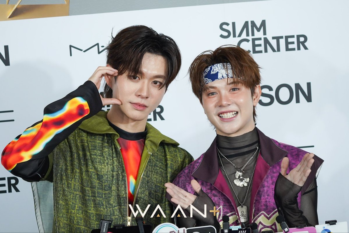 WAANPLUS's tweet photo. “บีเวอร์ - ต้นหลิว” ในงาน " Bangkok International Fashion Week 2026 - Visionary Stage at Siam Center " 
.
BEVERTONLIEW AT SIAM CENTER BIFW26
#SiamCenterBIFW2026xBEVERTONLIEW
#bbverpj #tonliewmtp #บีเวอร์ต้นหลิว #BeverTonliew
#WAANPLUSUpdates https://t.co/JVZmHsWQ45