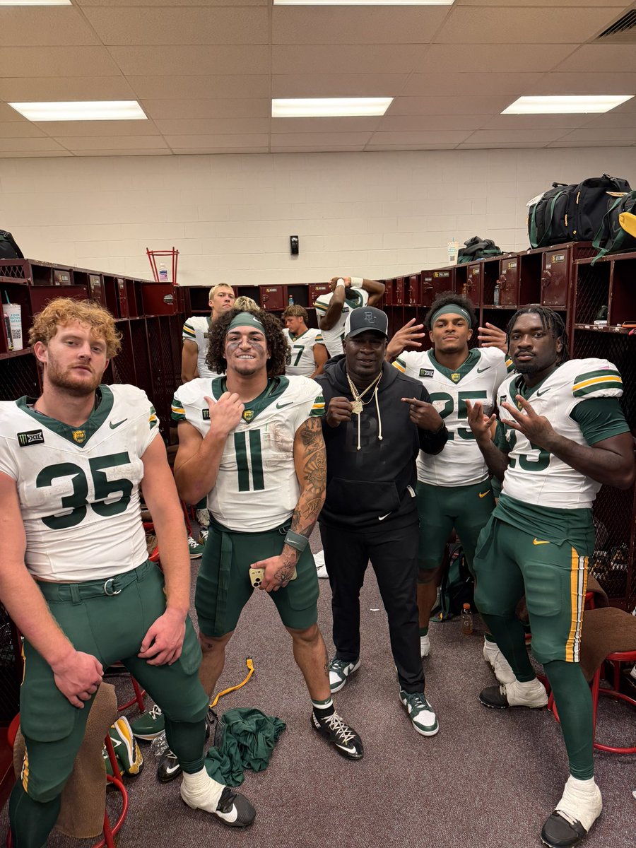 CoachK_Hall's tweet photo. 1-0 | BEARS WIN | STAY THE COURSE

RESPECT IS EARNED NOT GIVEN

#OutLaws #SicEmBears https://t.co/6yUwLERbRx