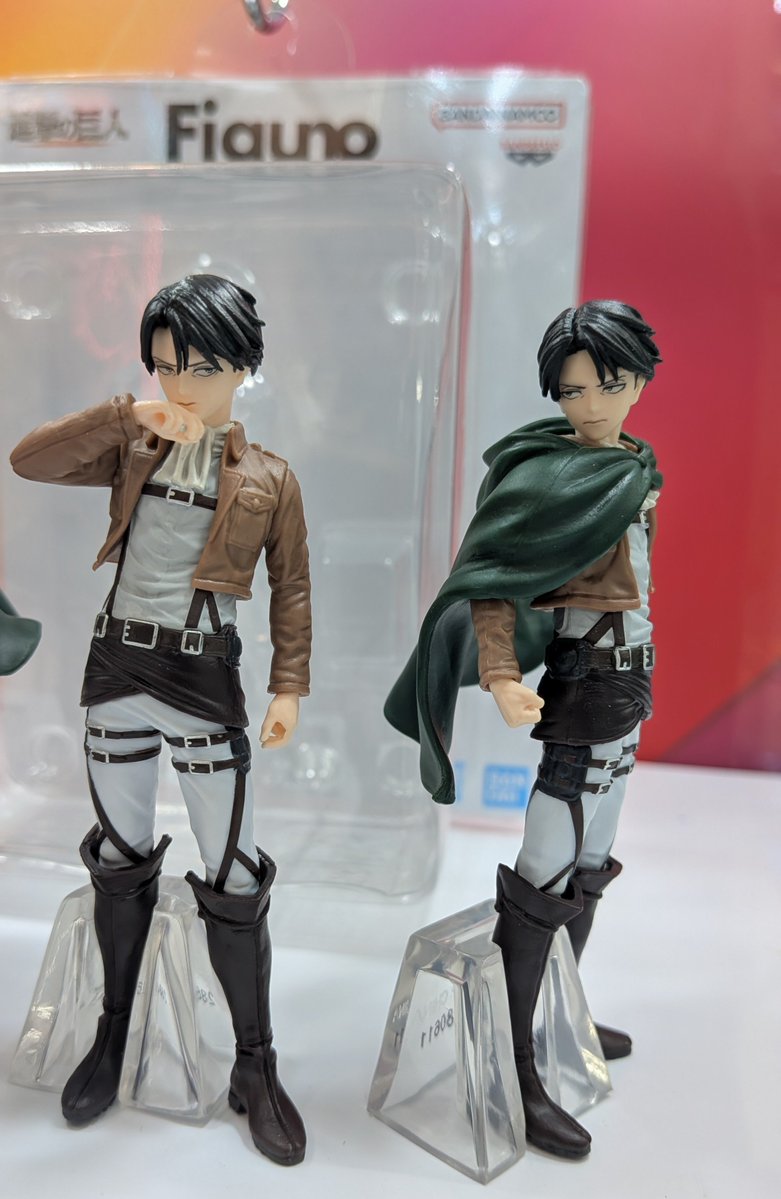 guernicass4's tweet photo. 進撃の巨人 Figuno-EREN YEAGER&amp;LEVI- ナムコ限定ver.

10月登場予定プライズ

namco秋葉原店にて展示中！

エレンとリヴァイがfigunoで登場！

どうやらナムコ限定ver.があるようでブリスターに入っていました

ただフィギュア自体がHP上にある通常版と何が違うのか見分けはつきませんでした https://t.co/ZbCQcqVQ2U