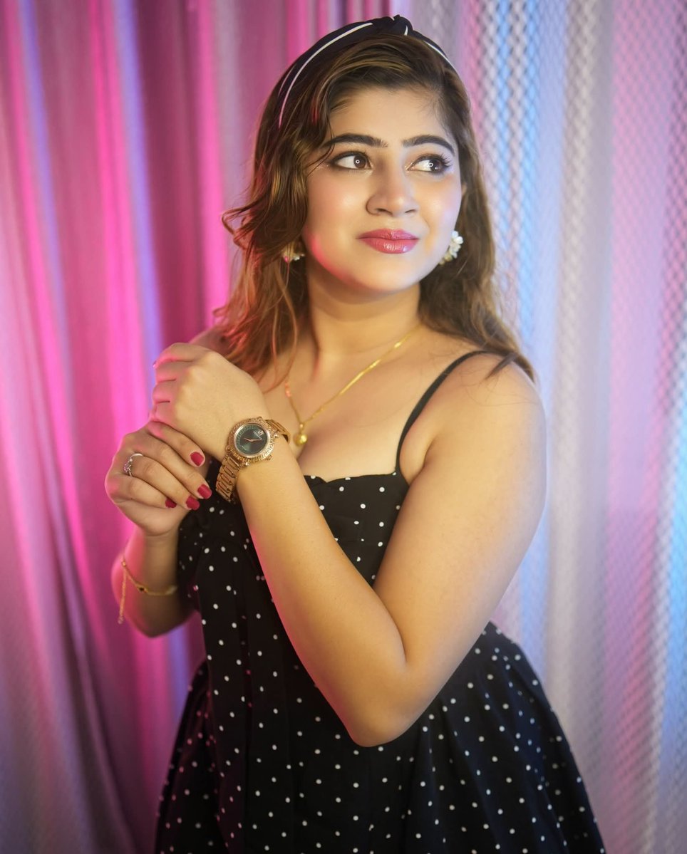 GlamQueensHQ's tweet photo. 🖤✨ Sarika Salunkhe serving timeless elegance in this stunning polka-dot look! 💫
#SarikaSalunkhe #GlamQueens #PolkaDotDress #BlackAndWhite #ClassicStyle #FashionStyle #IndianBeauty #IndianActress #MarathiActress #DesiGlam #Glamour #ChicStyle #StyleIcon #FashionDiaries #Stunning https://t.co/i5CHS73uIa