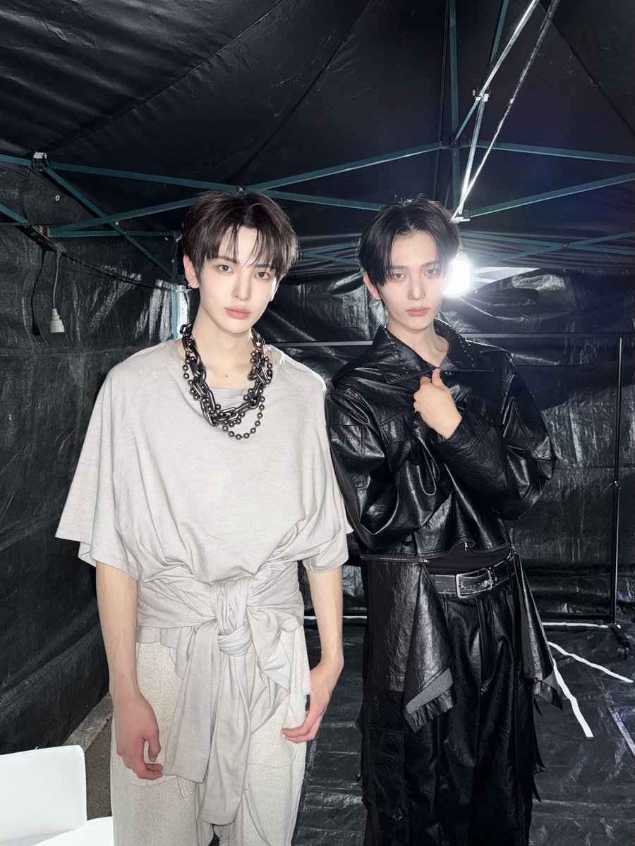 the_EPEX's tweet photo. [🎁]
멋진 옷 + 멋진 뮤&amp;백승 = ❤️‍🔥
제니스의 응원 ��분에 런웨이 성공적으로 마무리😎✨️

#EPEX #이펙스 #MU #뮤 #BAEKSEUNG #백승 #강남페스티벌 #패션뷰티페스타 https://t.co/yQ3hynuugk