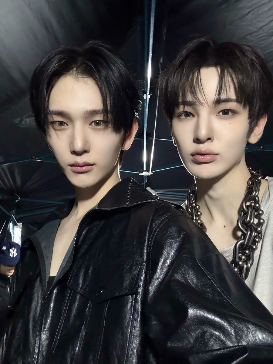 the_EPEX's tweet photo. [🎁]
멋진 옷 + 멋진 뮤&amp;백승 = ❤️‍🔥
제니스의 응원 ��분에 런웨이 성공적으로 마무리😎✨️

#EPEX #이펙스 #MU #뮤 #BAEKSEUNG #백승 #강남페스티벌 #패션뷰티페스타 https://t.co/yQ3hynuugk