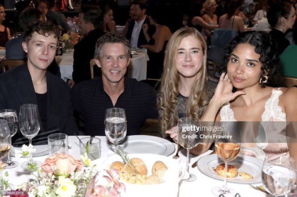nabrinasmooon's tweet photo. Mel with her biological father, brother, and sister https://t.co/Bf7El6uKxP