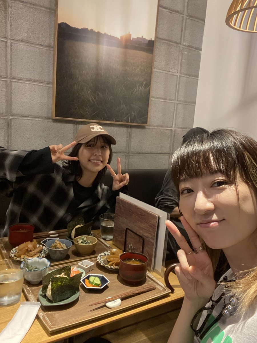 ruumi_nagina's tweet photo. 今日は、たつ兄のお誕生日。
先日、集まれるメンバーで、少し早めのお誕生日のお祝いをしました♫
お誕生日おめでとうございます😊

詩織ちゃんとは、別日にランチおデート🍽️

#謎解きはディナーのあとで 
#上田竜也　さん
#玉井詩織　ちゃん（ももいろクローバーZ）
#植原卓也　くん
#シューレスジョー　さん