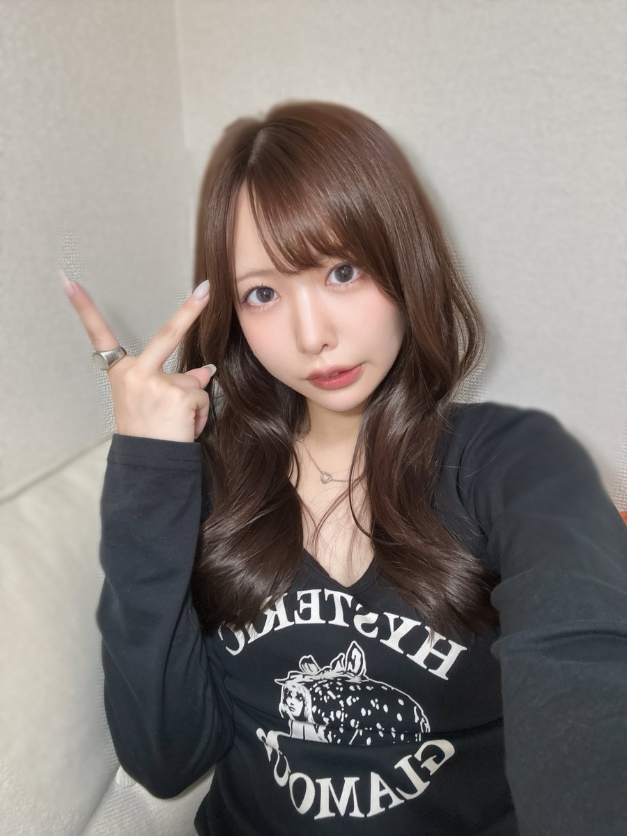 harannotenkai's tweet photo. 髪染めてネイル変えたAIモリモリ加工 https://t.co/PSaX2L8LVZ