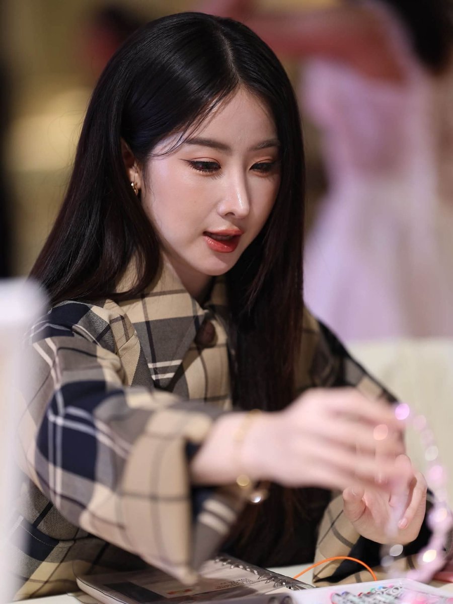 WinKrubb's tweet photo. 14 Again 🫧❤️ Yoko

@barbour
@patluxurygroup.official 
@Theemsphere

#BarbourWayOfLife 
#EMFASHIONICON 
#EMSPHERE
#EMDISTRICT
#YokoApasra https://t.co/2e7jYrrJEZ