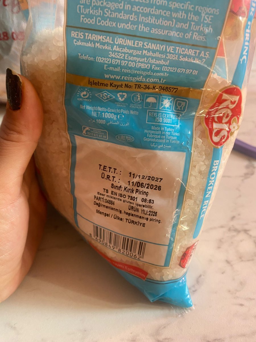 SadeceFenerIcin's tweet photo. Dün marketten @reis_gida marka pirinç aldım. Bugün paketi açtığımda kurtlandığını gördüm. Ürünün son kullanma tarihi de geçmemesine rağmen böyle bir markada böyle bir şeyle karşılaşmak güven kırıcı oldu. https://t.co/q4t8FmSw46