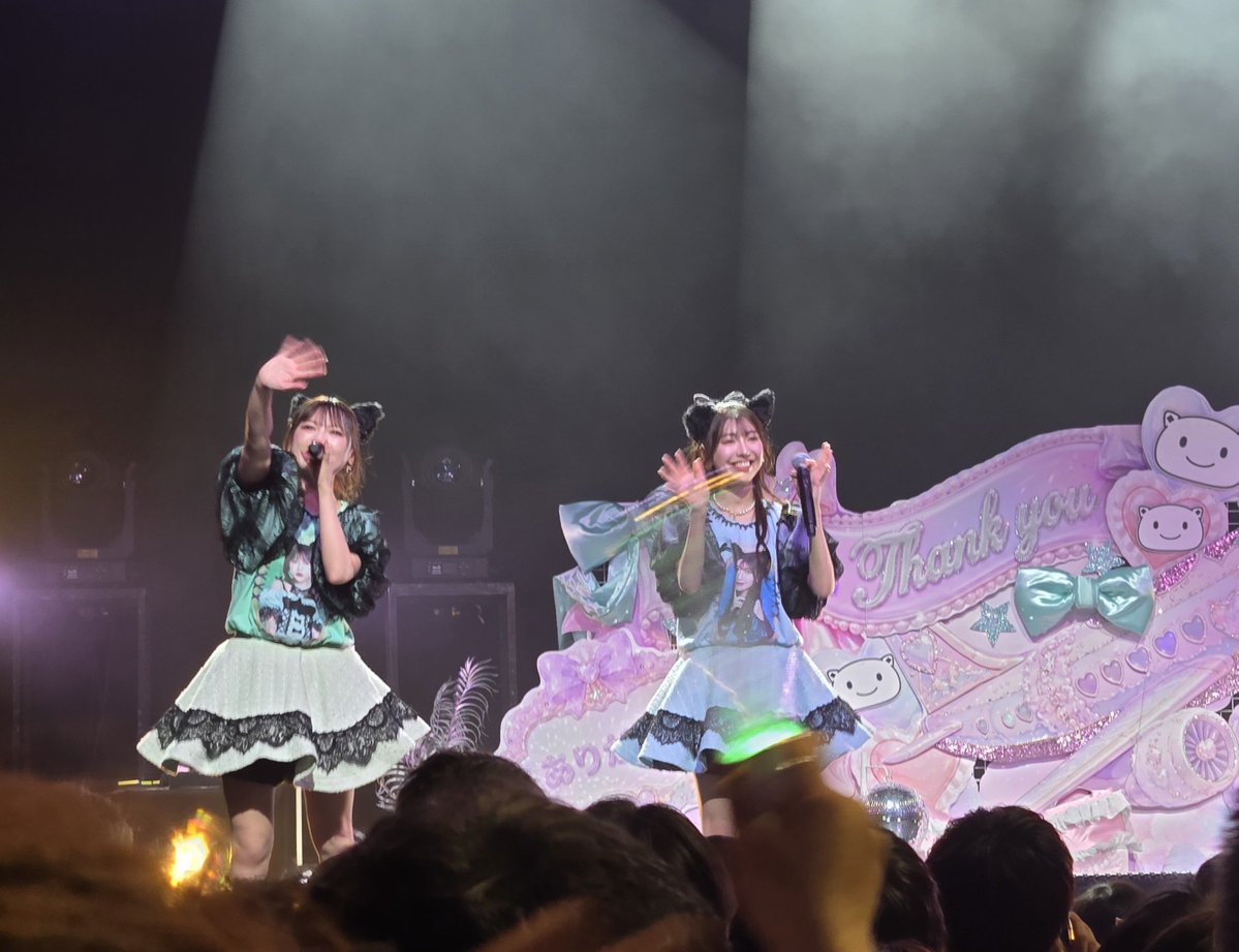 Vermeer___'s tweet photo. 5年ぶりのツアー、7年ぶりのオルスタのツアー参加できてうれしいです
好きメンが楽しそうにしててすごく良かった
久しぶりにワンマンでもう終わりなんだって感情になりました
ニコニコはんぶんこやると思わなくて泣いちゃったね https://t.co/0Zkb3QzPyr