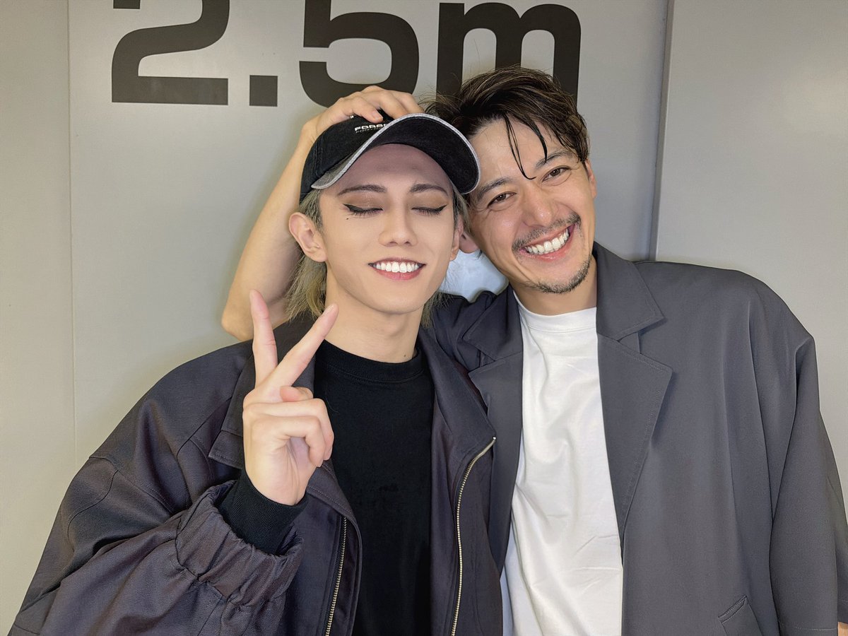 takashi__0128's tweet photo. ミュージカル『新テニスの王子様』
The Final Stage
本日は跡部景吾誕生日🎂そしてりょうやテニミュ300回記念。そして原作の許斐先生と跡部のお母さん跡部瑛子役の藤原紀香さんご観劇というなんともめでたい日。会場は揺れるくらいの歓声。
最っ高の景色だった🎾
りょうやおめでとう🎊

#新テニミュ
#ファイステ