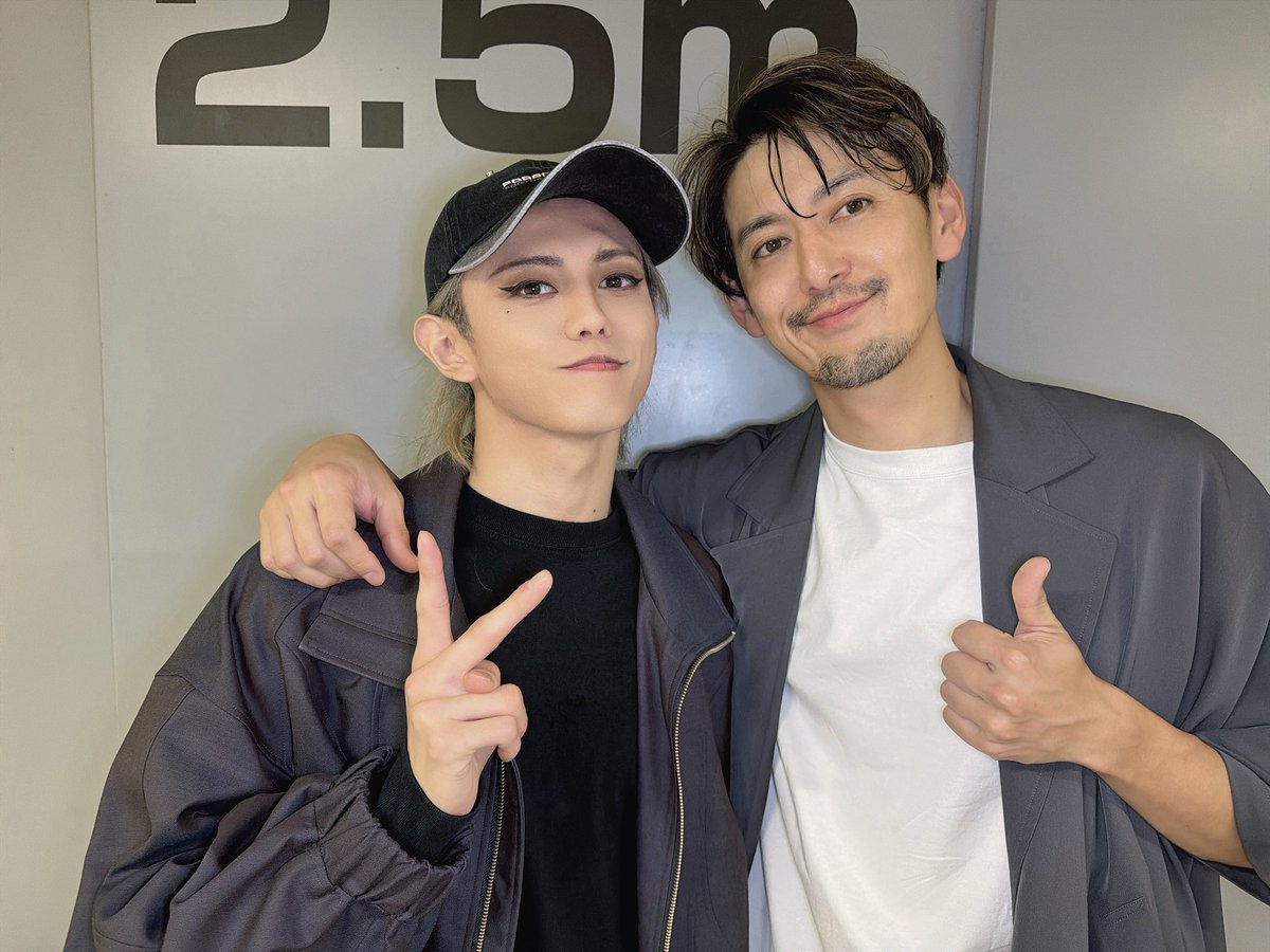 takashi__0128's tweet photo. ミュージカル『新テニスの王子様』
The Final Stage
本日は跡部景吾誕生日🎂そしてりょうやテニミュ300回記念。そして原作の許斐先生と跡部のお母さん跡部瑛子役の藤原紀香さんご観劇というなんともめでたい日。会場は揺れるくらいの歓声。
最っ高の景色だった🎾
りょうやおめでとう🎊

#新テニミュ
#ファイステ