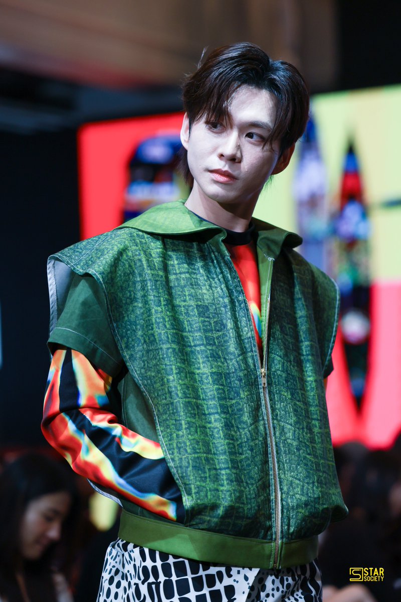 STARSOCIETY_TH's tweet photo. “บีเวอร์ พรรษพล” #bbverpj ร่วมเดินแฟชั่นโชว์ จาก “Thammasat University” ในงาน Bangkok International Fashion Week 2026 - Visionary Stage at Siam Center

BEVERTONLIEW AT SIAM CENTER BIFW26
#SiamCenterBIFW2026xBEVERTONLIEW
#SiamCenterBIFW2026
#BIFW2026 https://t.co/gqH41qL7LK