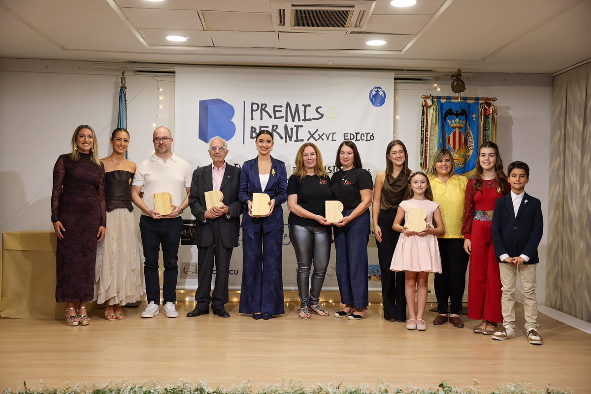 JCF_Valencia's tweet photo. 🏅Anit, la Falla Marqués de Montortal - Berní i Català va viure una jornada molt especial amb la celebració de la 26a edició dels Premis Berní que reconéixen a les persones i entitats que han destacat per la seua aportació a la cultura, les tradicions i la societat valenciana enguany.

🏆 Els guardons d’esta edició han sigut per a:

✨ La @fallacorona  per ser precursora i creadora de la Macrodespertà fallera i tot un referent de les falles d’avantguarda.

✨ Josep García Bosch, per la seua trajectòria com a veu de l’Ofrena durant dècades i pel seu treball en Junta Central Fallera. 

✨ El Centre Instructiu Musical Banda de Torrefiel, per la seua llarga trajectòria i la seua contribució a la música de la ciutat de València.

✨ @mamasenacciones , per la seua gran tasca social acompanyant xiquets que es troben als hospitals, oferint-los suport i afecte.

✨ Carmen Prades Gil, Fallera Major de València, per la seua dedicació i pel paper que ha exercit com a màxima representant de les Falles i de la ciutat de València durant tot l’any. 

💙Enhorabona a totes les persones i entitats guardonades i a la Falla Marqués de Montortal - Berní i Català per reconéixer esta important tasca com a col·lectiu faller. 

📸 @Fotofilmax