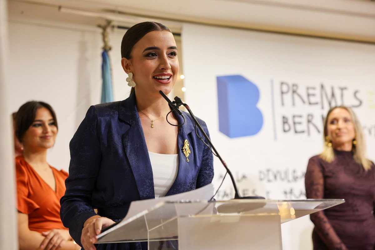 JCF_Valencia's tweet photo. 🏅Anit, la Falla Marqués de Montortal - Berní i Català va viure una jornada molt especial amb la celebració de la 26a edició dels Premis Berní que reconéixen a les persones i entitats que han destacat per la seua aportació a la cultura, les tradicions i la societat valenciana enguany.

🏆 Els guardons d’esta edició han sigut per a:

✨ La @fallacorona  per ser precursora i creadora de la Macrodespertà fallera i tot un referent de les falles d’avantguarda.

✨ Josep García Bosch, per la seua trajectòria com a veu de l’Ofrena durant dècades i pel seu treball en Junta Central Fallera. 

✨ El Centre Instructiu Musical Banda de Torrefiel, per la seua llarga trajectòria i la seua contribució a la música de la ciutat de València.

✨ @mamasenacciones , per la seua gran tasca social acompanyant xiquets que es troben als hospitals, oferint-los suport i afecte.

✨ Carmen Prades Gil, Fallera Major de València, per la seua dedicació i pel paper que ha exercit com a màxima representant de les Falles i de la ciutat de València durant tot l’any. 

💙Enhorabona a totes les persones i entitats guardonades i a la Falla Marqués de Montortal - Berní i Català per reconéixer esta important tasca com a col·lectiu faller. 

📸 @Fotofilmax