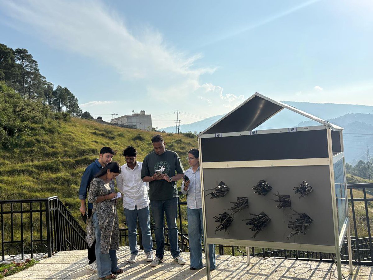 pooja_bish18947's tweet photo. Learning how to use GPS with all features to collect ground data.

Scholar's 
#PhDlife 
Follow @pooja_bish18947 https://t.co/r9KOBKXxxd