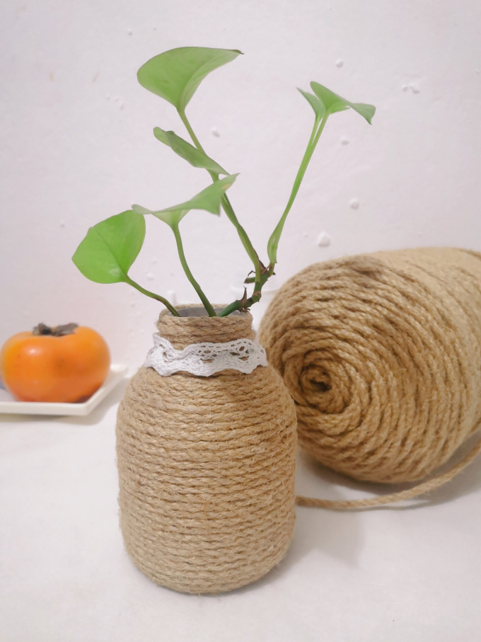 MoriahStonanz7's tweet photo. Transformé una lata vacía en una maceta minimalista con pintura y cuerda  Reciclar nunca fue tan chulo. https://t.co/NavLpP9uT9