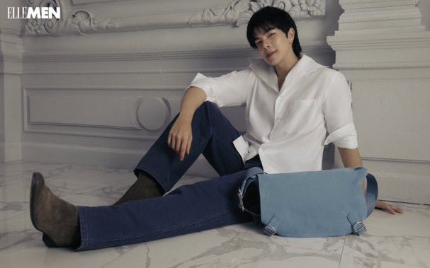 Hikkiiiee's tweet photo. The new era Jonathan Anderson really suit Mile’s style 😘
We been through “it” before
😆😂
#ElleMenThailand
#ElleMenAndMilePhakphum
#MilePhakphum
#Dior
#DiorSpring27 https://t.co/JsiCzcIhNp