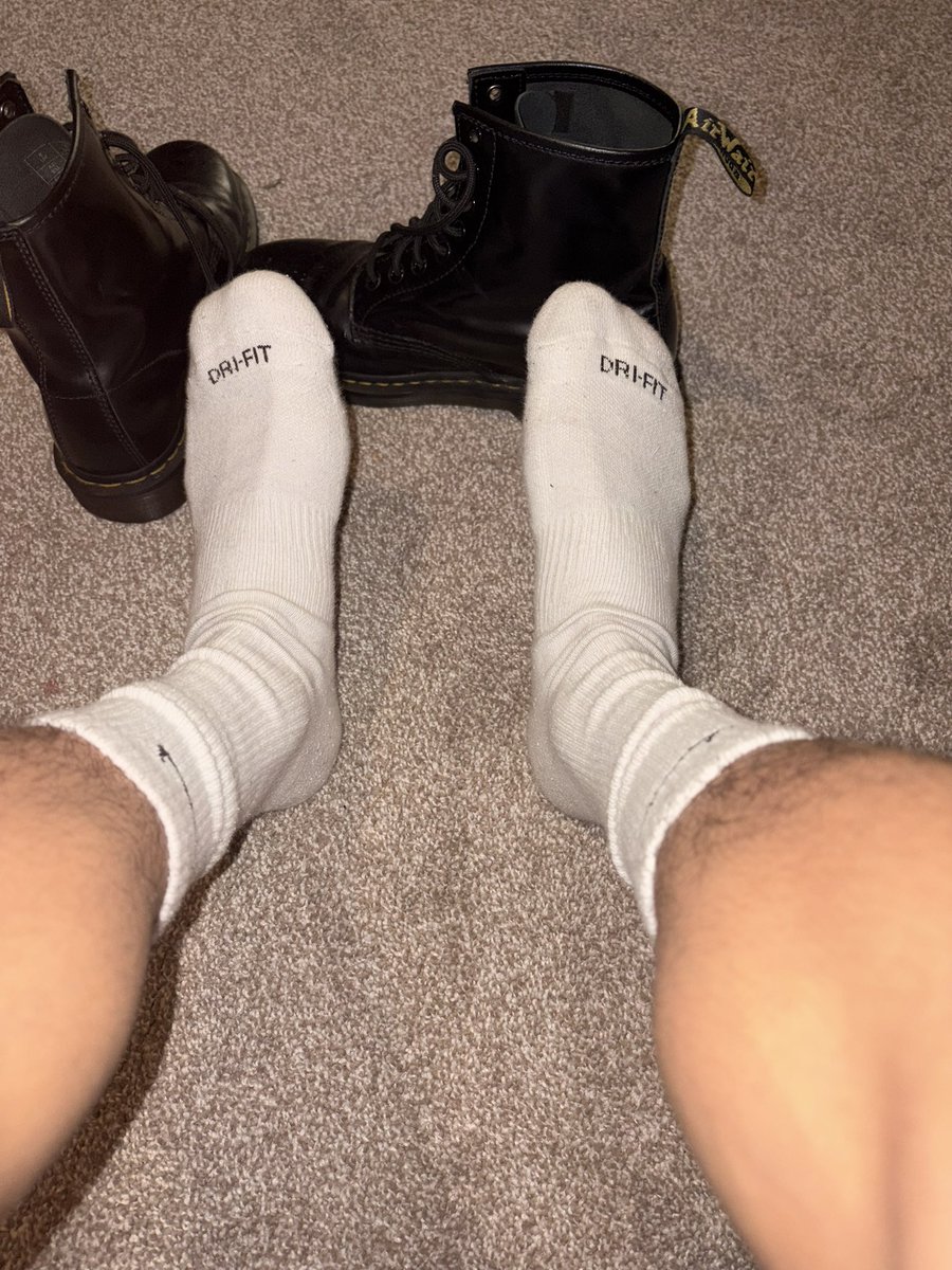 nikesock_lover's tweet photo. sniff them 

#mlm #gay #feet #gayfeet #gayfeetworship #footfetish #feetfetish #footworship #feetworship #socks #nikesocks #nikesockworship #gaysocks https://t.co/9glvzyPdCU