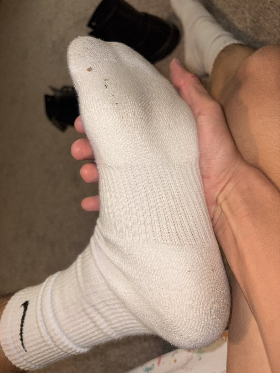 nikesock_lover's tweet photo. sniff them 

#mlm #gay #feet #gayfeet #gayfeetworship #footfetish #feetfetish #footworship #feetworship #socks #nikesocks #nikesockworship #gaysocks https://t.co/9glvzyPdCU