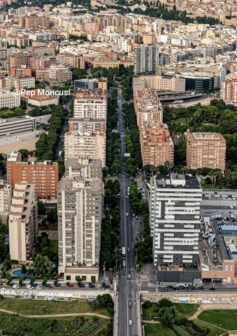 tgnpep's tweet photo. Tarragona, l'Av. de Roma amb 60 anys  de diferència(1965-2025) 
Del Parc Central a la Pl. Imperial.

Bon dia #Tarragona 🛩️😎 https://t.co/nlC9laMDiH