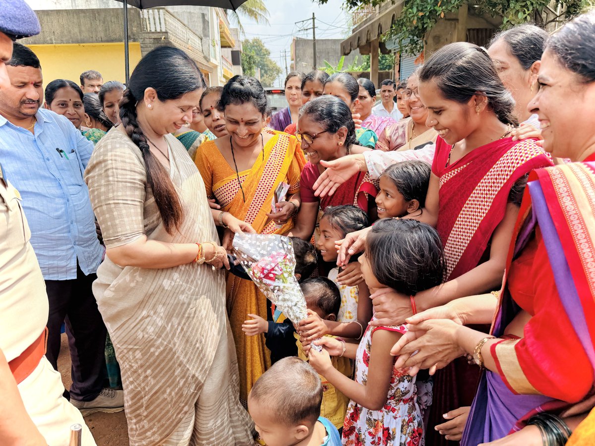 laxmi_hebbalkar's tweet photo. ಮುತಗಾ ಗ್ರಾಮದ ಅಂಗನವಾಡಿ ಕೇಂದ್ರಕ್ಕೆ ಭೇಟಿ ನೀಡಿ, ಮಕ್ಕಳ ಆರೋಗ್ಯ ಮತ್ತು ಪೌಷ್ಟಿಕಾಂಶದ ಕುರಿತು ಮಾಹಿತಿ ಪಡೆಯಲಾಯಿತು. ಜೊತೆಗೆ ಕೇಂದ್ರದ ಮೂಲಭೂತ ಸೌಕರ್ಯಗಳು ಹಾಗೂ ಕುಂದುಕೊರತೆಗಳ ಬಗ್ಗೆ ಪರಿಶೀಲನೆ ನಡೆಸಲಾಯಿತು.

#Mutaga https://t.co/17shfvXhgL