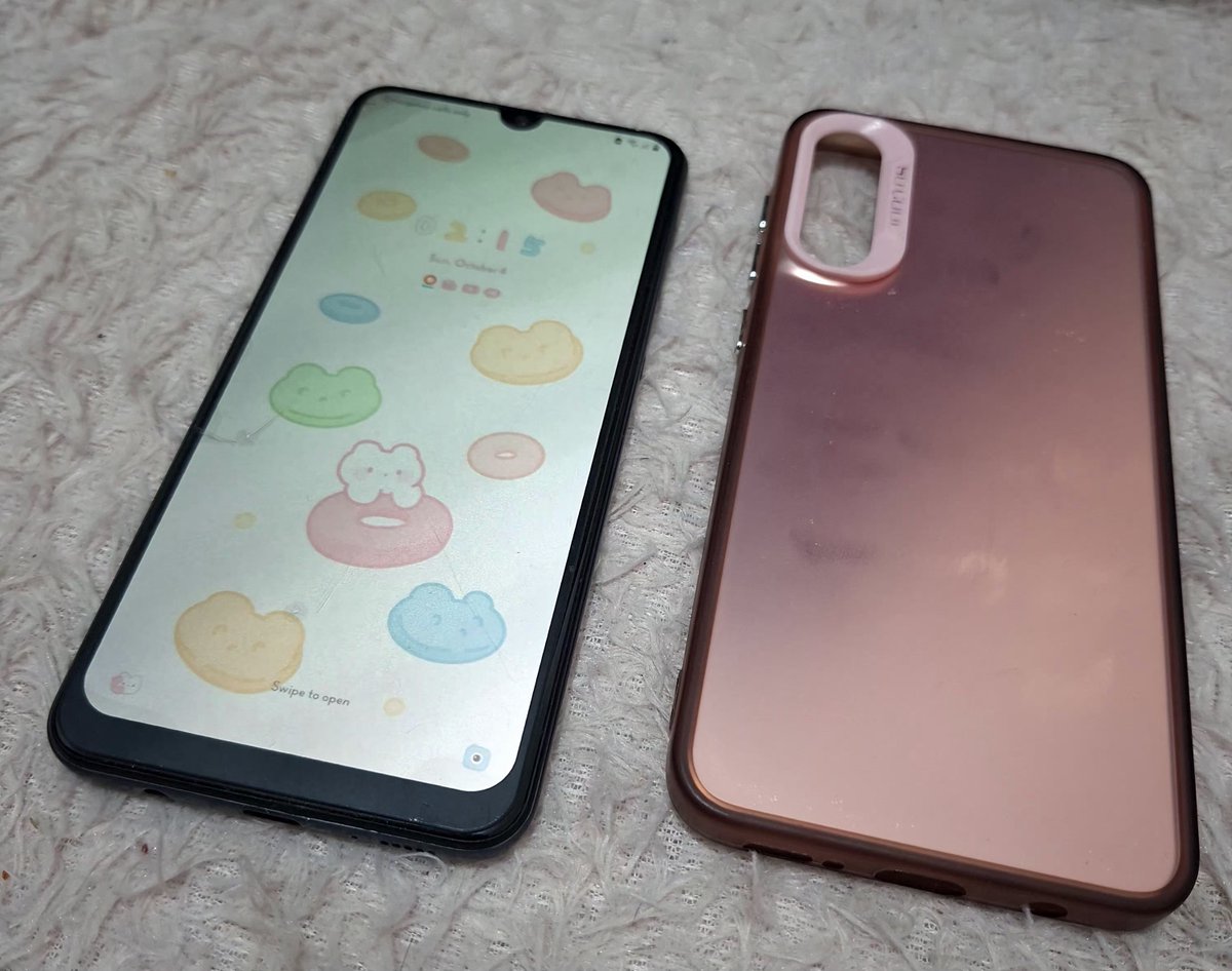 cassielvuu's tweet photo. @draftanakunpad5 aku ada samsung A50 8/128 kaa pemakaian cewe, box ada, lcd ori, minusnya cuma tombol on/off sama volumenya susah dipencet karena uda tenggelam gituu
ambil di 1 jt pas ajaa https://t.co/DUQhM603i7