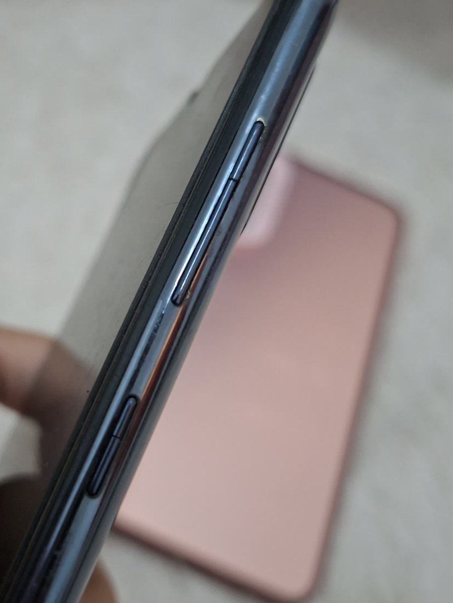 cassielvuu's tweet photo. @draftanakunpad5 aku ada samsung A50 8/128 kaa pemakaian cewe, box ada, lcd ori, minusnya cuma tombol on/off sama volumenya susah dipencet karena uda tenggelam gituu
ambil di 1 jt pas ajaa https://t.co/DUQhM603i7