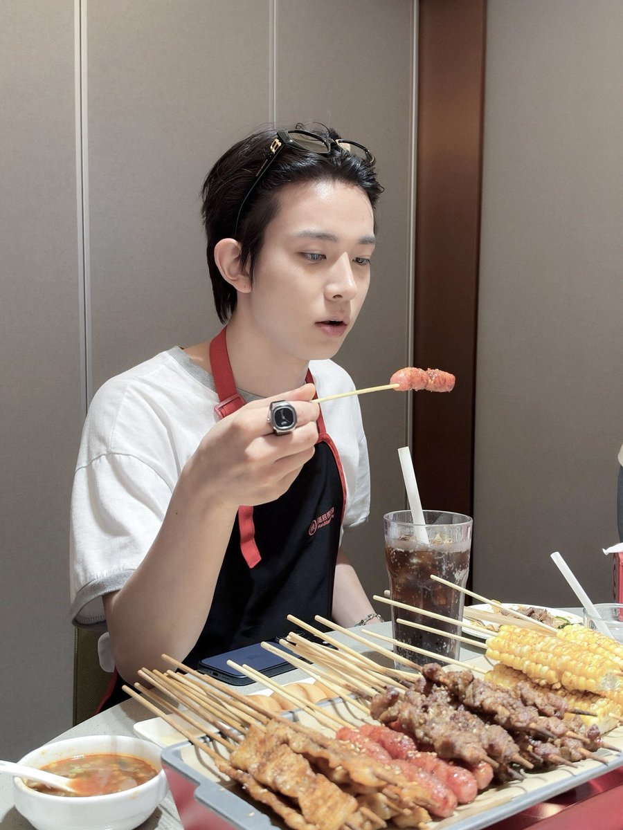dhnawcakt's tweet photo. boyfriend material มาก เตรียมไปอยู่ในสตอรี่ได้เลยค่ะสุดหล่อ https://t.co/XqJaCdcKUb