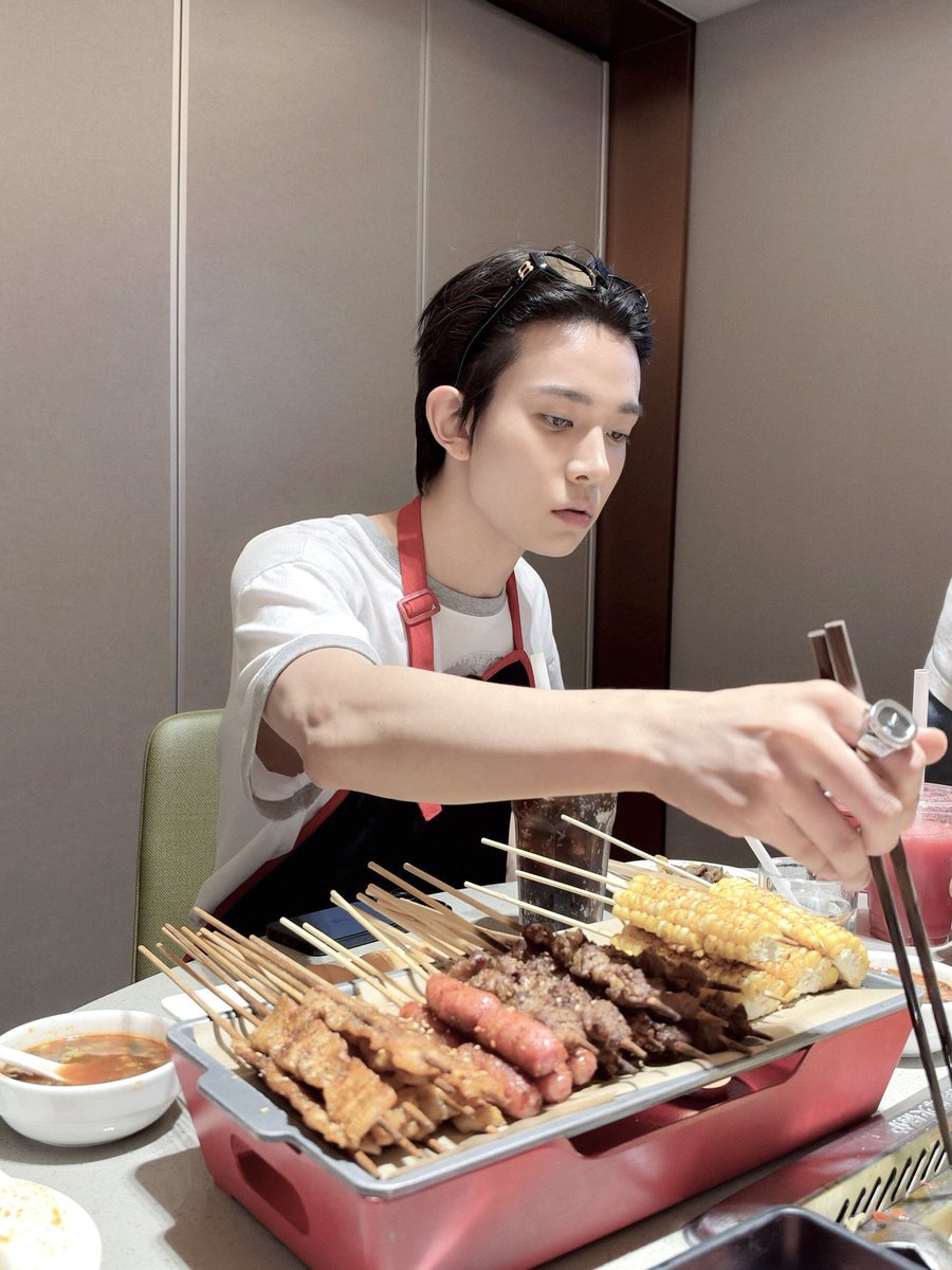 dhnawcakt's tweet photo. boyfriend material มาก เตรียมไปอยู่ในสตอรี่ได้เลยค่ะสุดหล่อ https://t.co/XqJaCdcKUb