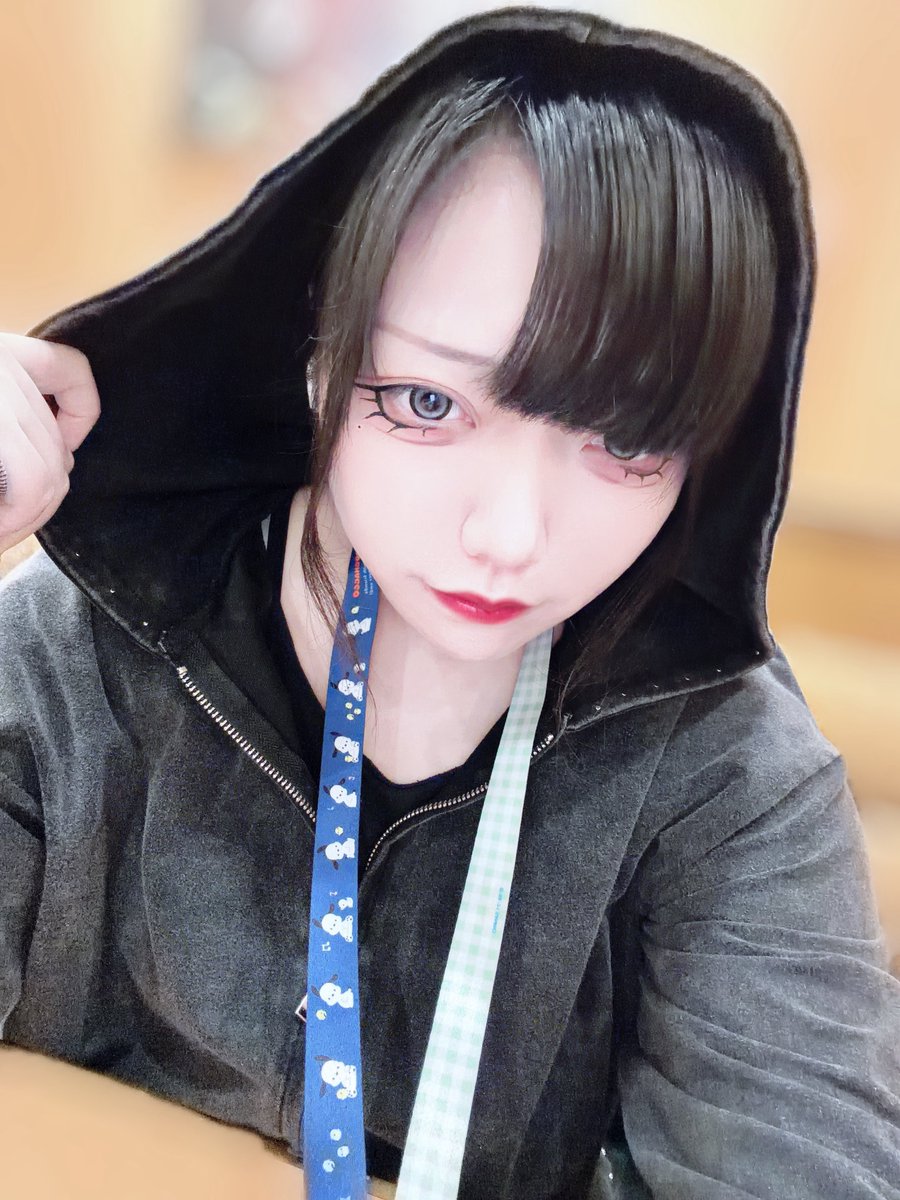 taniko_cos's tweet photo. ネイルチップ五本消えちゃった https://t.co/EODmjwpidS