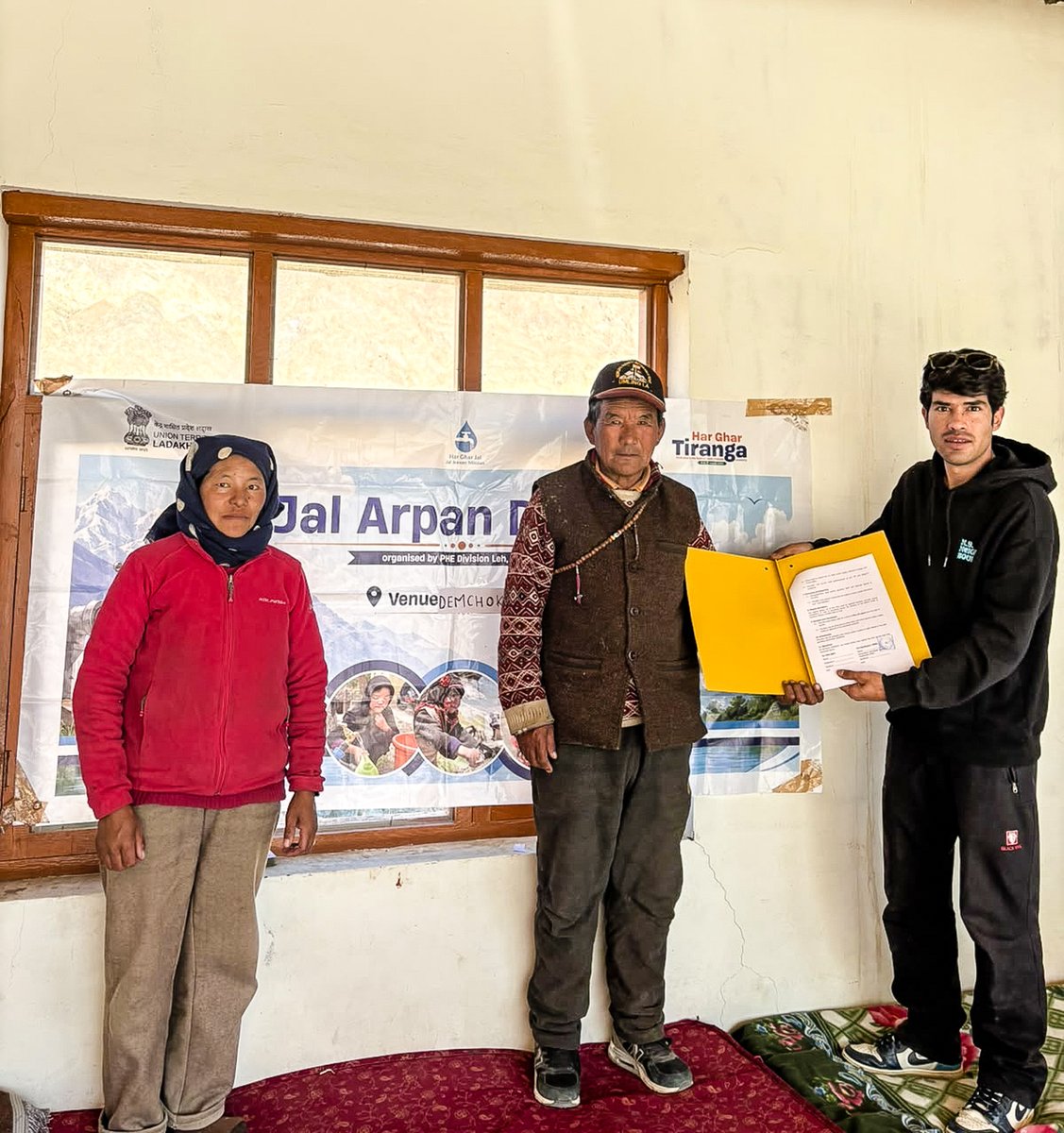 ice_leh's tweet photo. #JalArpanDiwas at Demchok, the zero border village in Eastern Ladakh. JJM ownership handed over to villagers with MoU signing,transit walk &amp; water pledge.PHED urged smooth scheme operation given the nomadic lifestyle.A historic step for community-led water management at frontier. https://t.co/FVsRVOH8Hr