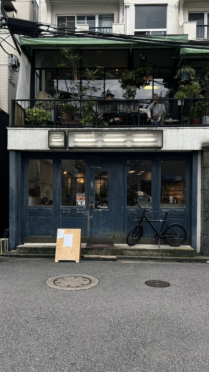 __nmsk13's tweet photo. 表参道で見つけた、
ホイップたっぷりのパンケーキ🥞

+100円でグルテンフリーにも変更できて、
小麦が苦手でも
お腹いっぱい食べられるっていいな🍴 https://t.co/JjXv99Pli2