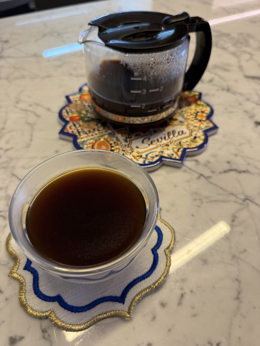 a_samlin7's tweet photo. After three straight days of working out🏃🏊⛹🏻, it feels so good to hit pause⏸️ this Sunday afternoon.
Hand-brewing a cup of coffee ☕️and listening to my favorite tunes🎧.
As for work tomorrow? That’s tomorrow’s problem ✨ https://t.co/9QgTNzbDXN