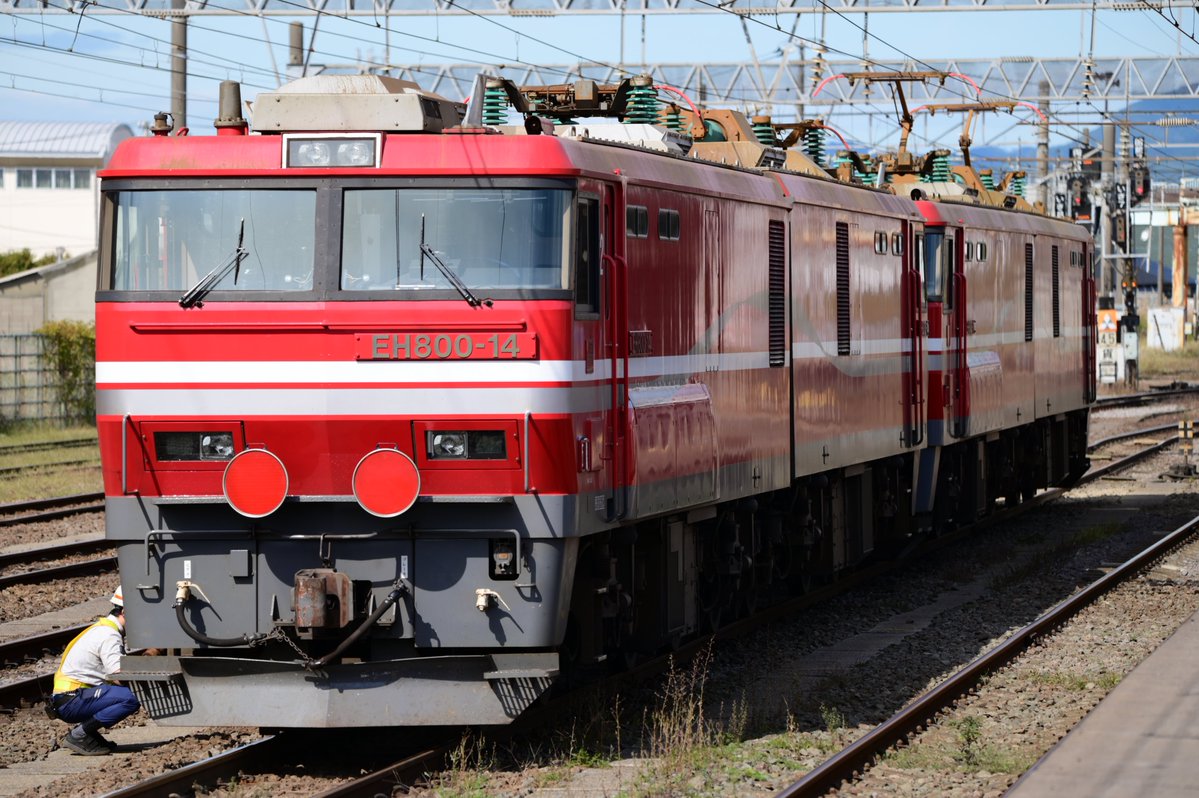 donko1151065's tweet photo. 2026.10.4 回送 EH800-14

重単が近づいてきたと思えば、14号機はムド。据え付け完了と共に反射板が取り付けられました。

大宮へ入場するのかと思いきや、行き先は東福島。なんで？ https://t.co/D5wBCHbwCV