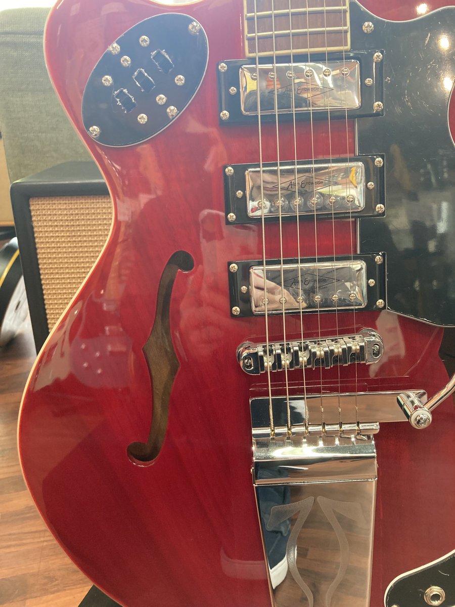 apollonmusic's tweet photo. 英国Vintage® Guitars 
Fホールモデル達

通常のラインナップでこれだけ選べます！
＃Thinline
#Vintage® Guitars https://t.co/pRTqY026cR