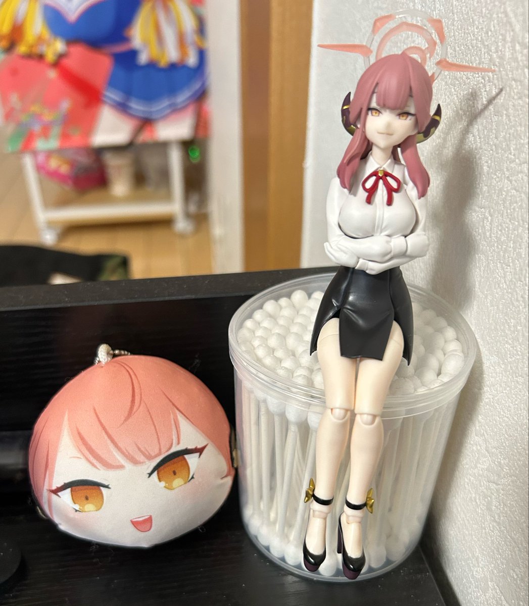 kikuru781's tweet photo. とりあえず綿棒の番人しててくれアルちゃん https://t.co/isW106gQMH