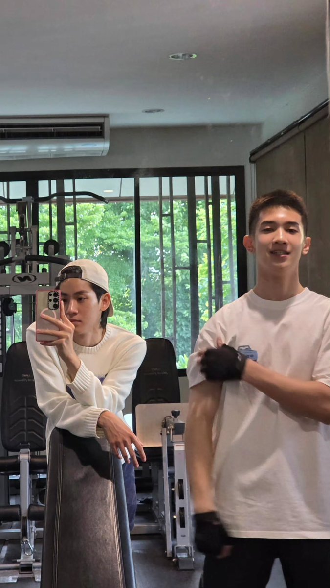 almondebutter_'s tweet photo. ไปออกกำลังกายด้วยกันสองคน 
friendlist or fanlist ? (っ◞‸◟c)♡♡ https://t.co/QHiJqM5lEw