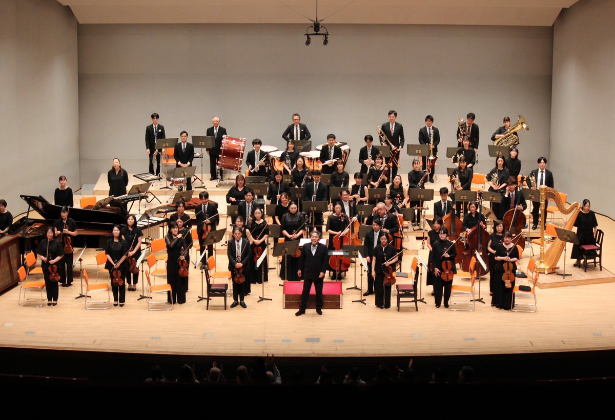 ac_orchestra's tweet photo. ♪四日市市文化会館再開記念演奏会♪

たくさんのお客様と共に再開をお祝いしました🎊
おめでとうございます👏👏👏

1曲目に演奏した「クスノキベル」は、四日市市文化会館の開演ベルとしてACOの録音が使われます。お聴きいただくたびにACOを思い出していただけると嬉しいです😊

次回は来年3/20(土)に #石田泰尚 さんとACO弦楽アンサンブルとのコラボコンサートがございます。
ご期待ください😎

またお会いできることを楽しみにしています🥰

#ACO #愛知室内オーケストラ #愛知室内 #四日市市文化会館 #再開記念 #石田アニキ