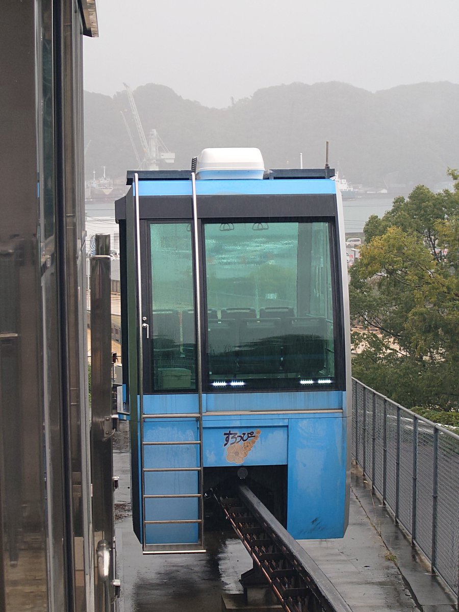 OKZ217's tweet photo. 高速バスで徳島入り。高速鳴門のバス乗り場用にスロープカーを用意する力の入れようにバス需要の高さが伺える。 https://t.co/BALmCa7wvp