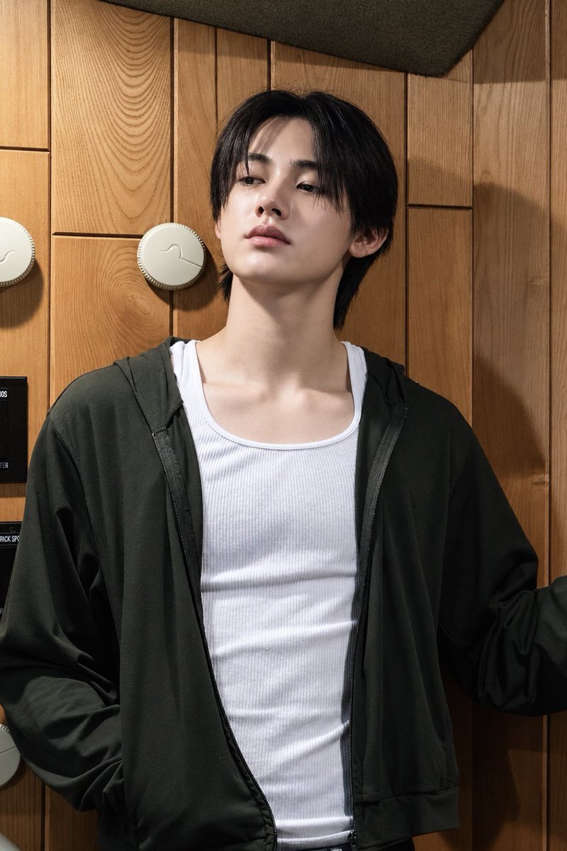 coertisify's tweet photo. WEARING BASIC FIT CUZ BEING SEONGHYEON IS THE FIT https://t.co/mrLBexm1o2