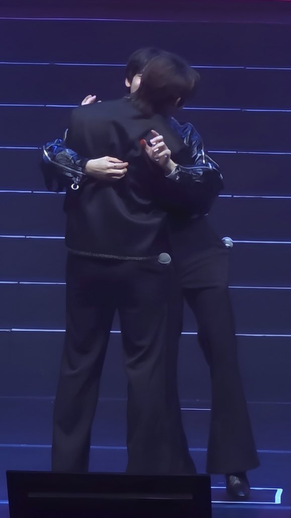 lover2tee's tweet photo. ?????!?!????? oh these boyfriends 🚬 
dont show this to a crazy person ( me )

TEETEEPOR FAN MEETING IN MACAU 2026
#TTPfmMacau2026 ♥︎ https://t.co/TUocfOIVI6