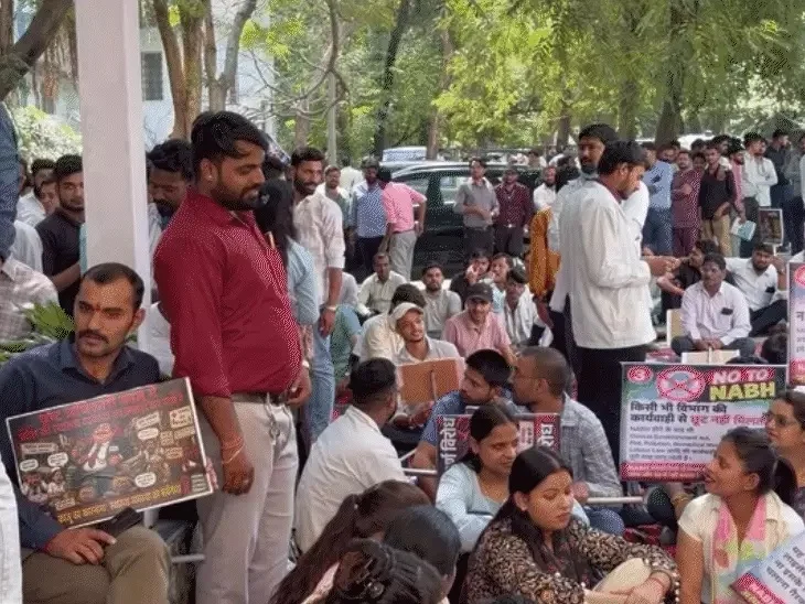 DeshbandhuMp's tweet photo. https://t.co/t8FvhWFUZG
8 अक्टूबर से आयुष्मान इलाज बंद? निजी अस्पतालों ने सरकार को दी आंदोलन की चेतावनी
#AyushmanYojana #MPNews #MadhyaPradesh #AyushmanBharat #PrivateHospitals #NABH #Bhopal #HealthNews #IMA #UPHDA
@CMMadhyaPradesh @healthminmp @JansamparkMP https://t.co/KXQ7X7Cz4z